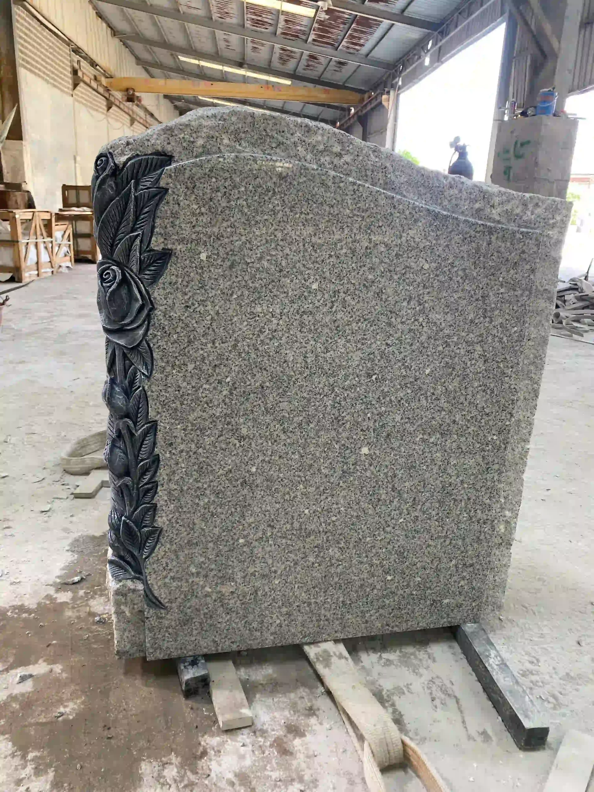 G603 granite rose carving headstone with curved inscription panel and floral side detail