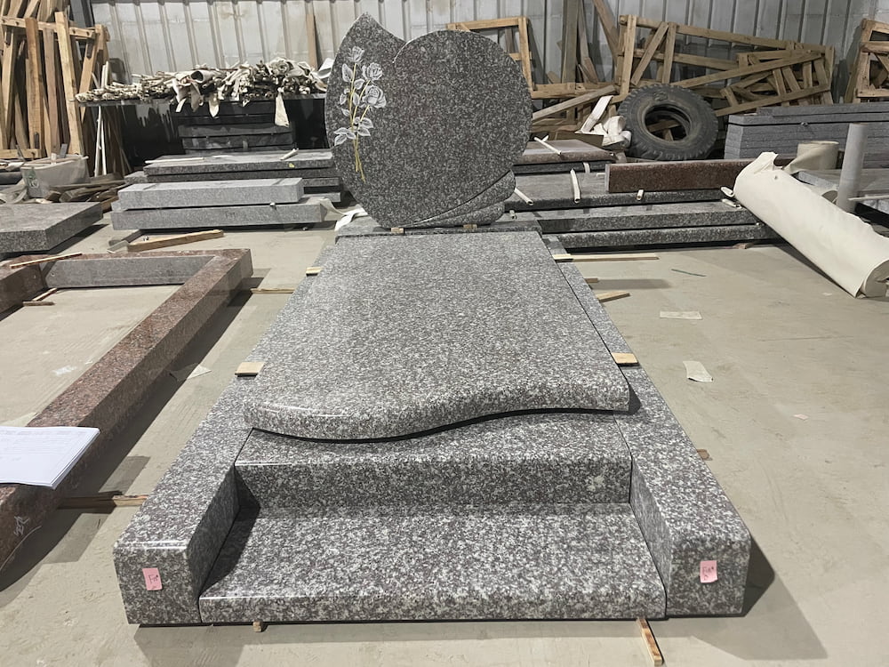 G664 Pink Granite Heart-Shaped Tombstone with Base