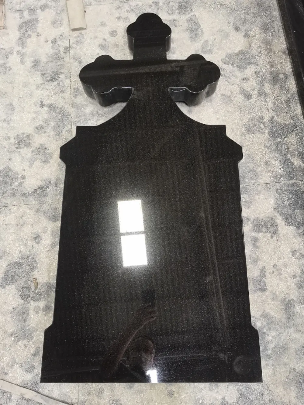 Indian Black Granite Hungary-Style Cross