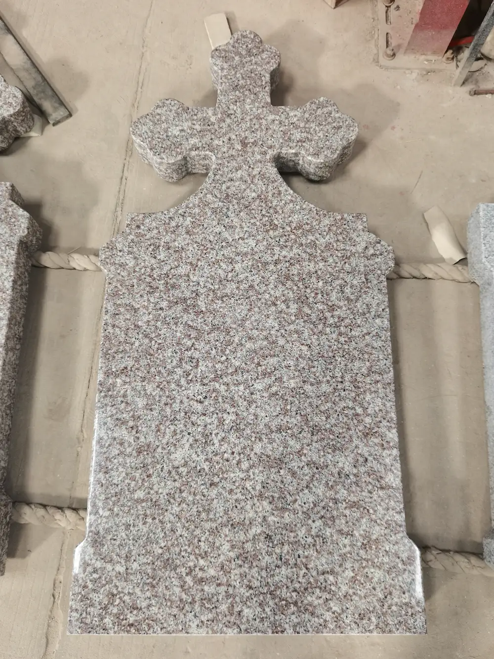 G664 Pink Granite Hungary-Style Cross