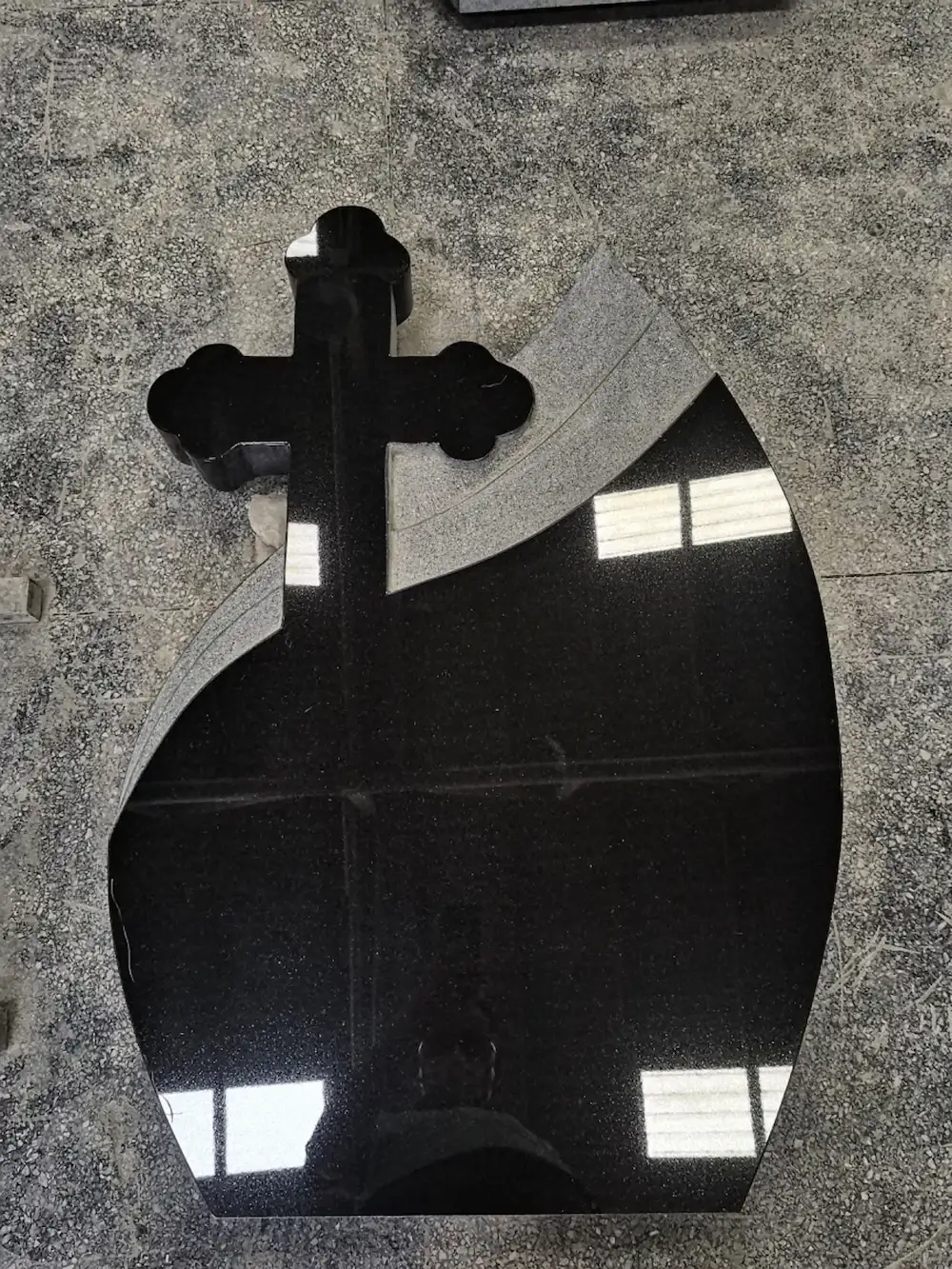 Indian Black Granite Hungary-Style Wave Cross